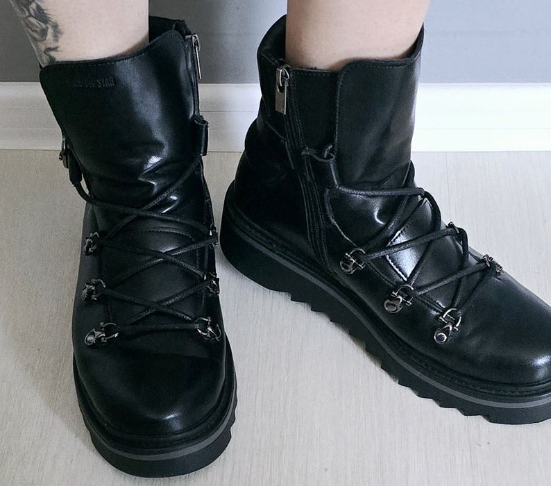 Sprzedam skórzane buty.