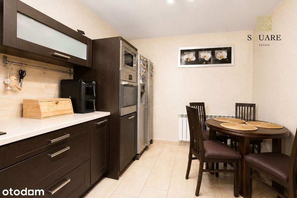 Przestronny dom wolnostojący w Łochowie | 305 m² |