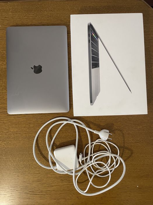 MacBook Pro 13, stan bardzo dobry