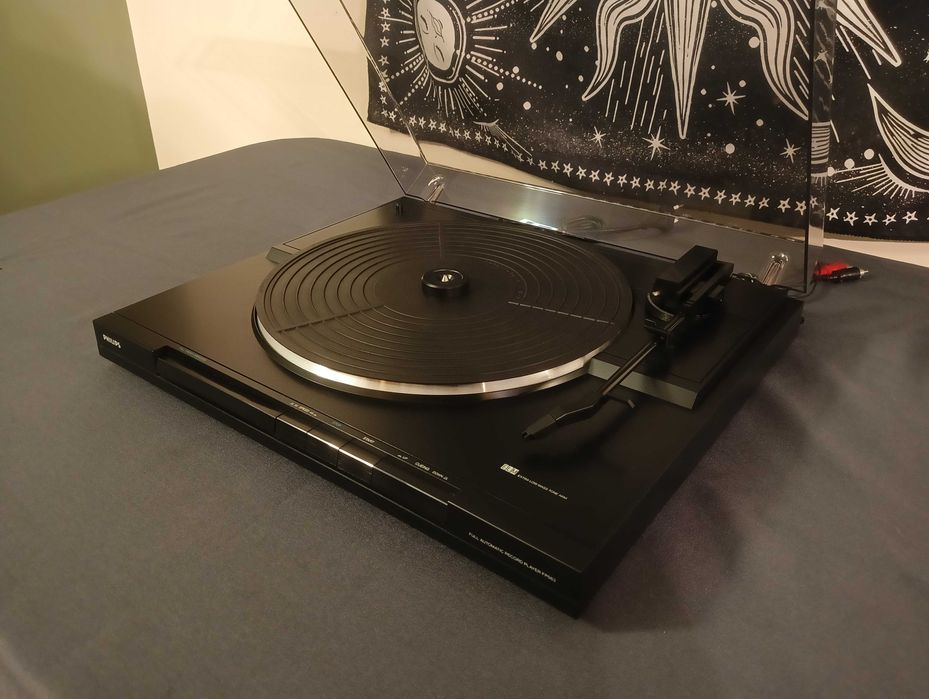 Gramofon PHILIPS FP563