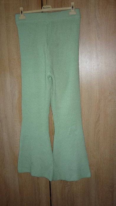 Asos- dzianinowe ciepłe dzwony  r; 40