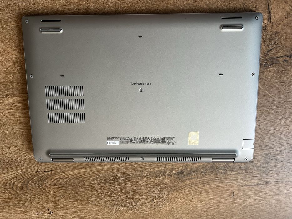 Dell 5520 i7 1165G7 8/256 1920x1080 ips