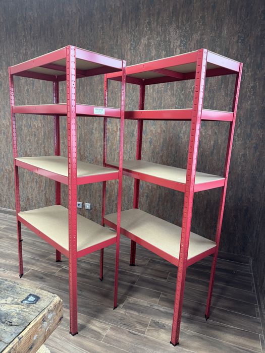 Duas Estantes Vermelhas