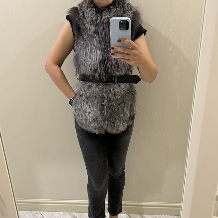 Стильна Жилетка з шкіри і чорнобурки, з поясом. Розмір М.
