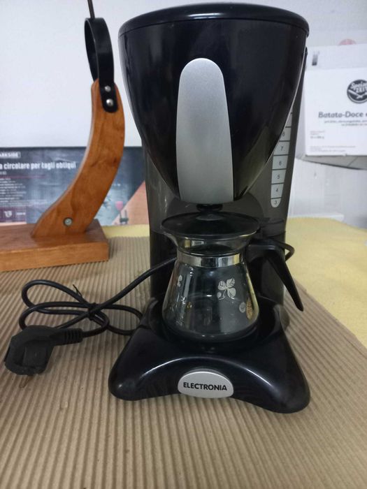 Formas, tabuleiros, paelheira, maquina café (novos e usados)