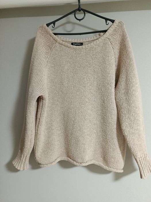 Продам женский свитер.