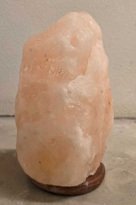 Candeeiros de Sal dos Himalaias – Luz Relaxante e Decoração Natural