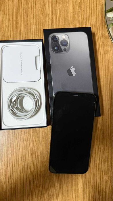 Vendo Iphone 12 Pro Max 256G com 18 capas