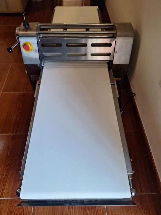 Laminador de massa bancada64740966099330121