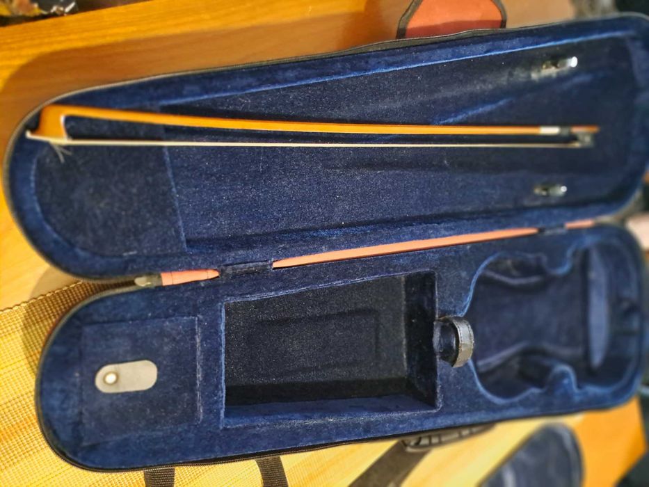 3/4 Violin Case and Bow64284914177667122