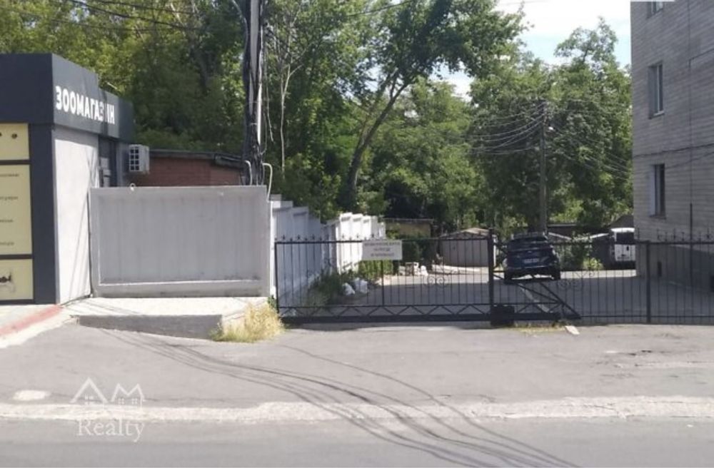 Гараж обустроенный в центре на ул. Толстого.