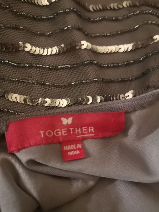 Piękna suknie balowa z cekinami sprzedam.