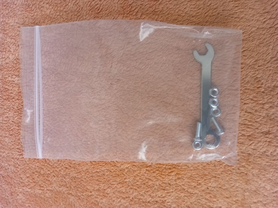 Металлический конструктор железная дорога и паровоз.