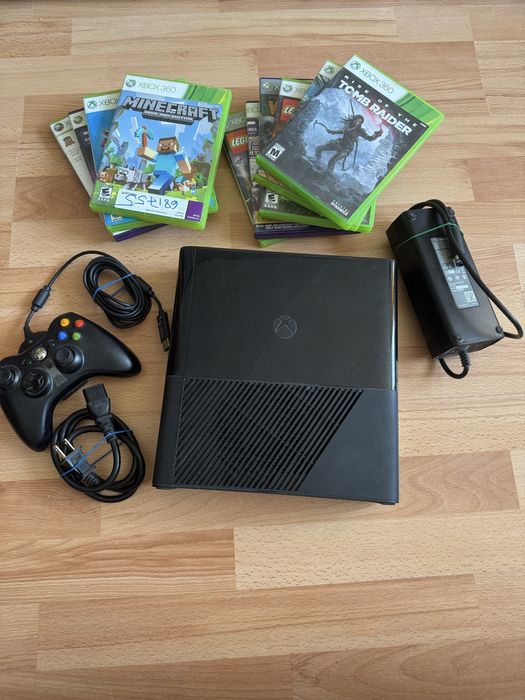 Xbox 360 E Black / С Комплектом игр