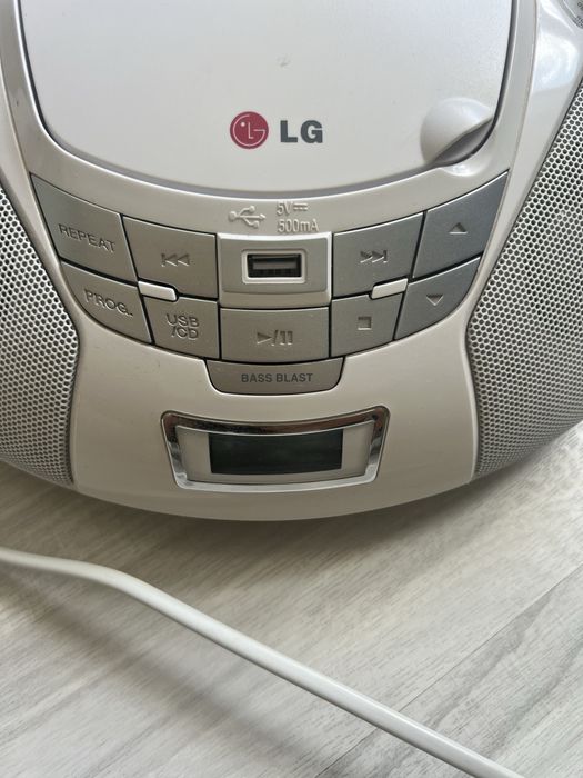 Магнитофон LG SB16W с дисководом