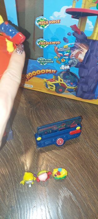 Super things heroses headquarters