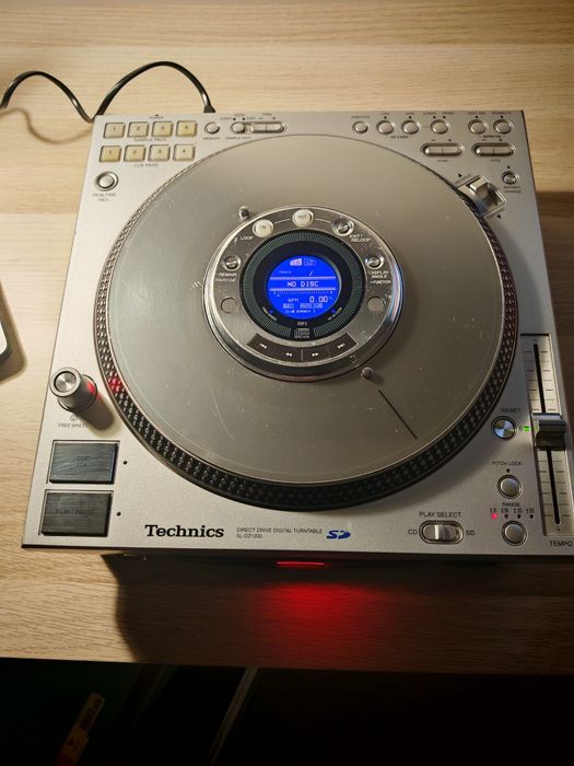 Technics SL‑DZ1200 – CD Player / Digital Turntable para DJ
