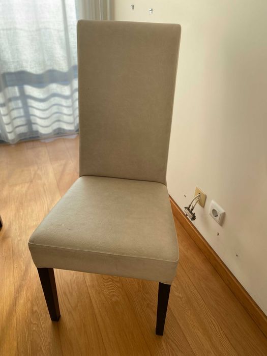 Conjunto de mesa e 4 cadeiras de sala de jantar