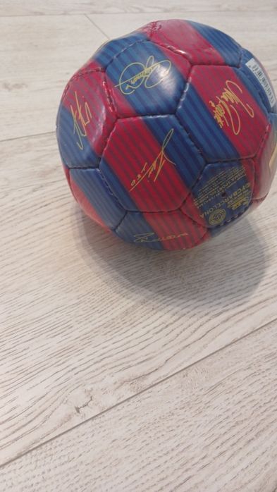 М'яч сувенірний Барселони з підписами команди