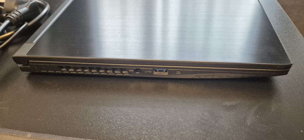 Laptop MSI  stan idealny