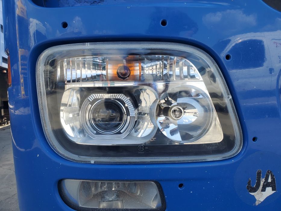 Продаються реставровані фари на Mercedes Actros