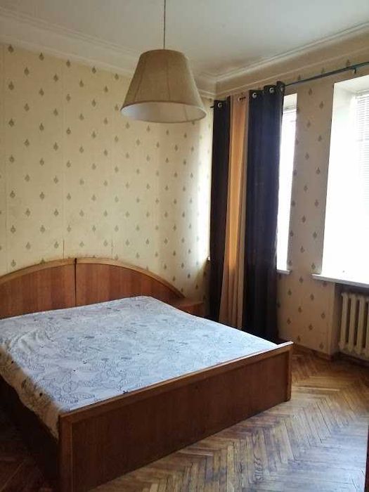 Шулявка, трикімнатна на Довженка