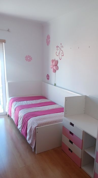 Conjunto de quarto para menina (cama e móvel)