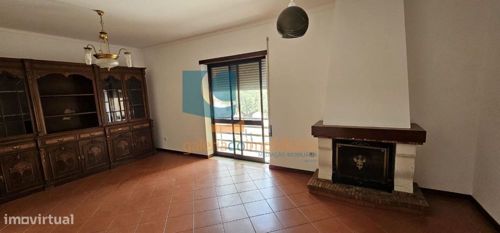 Arrenda-se T3 com Garagem e parqueamento
