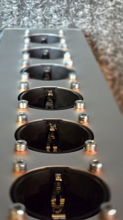 Listwa zasilająca audio silver.