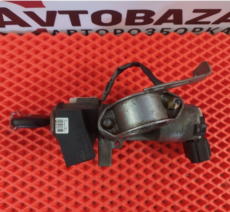 Замок запалювання Toyota Avensis T25 Замок зажигания Тойота Авкнсис 25