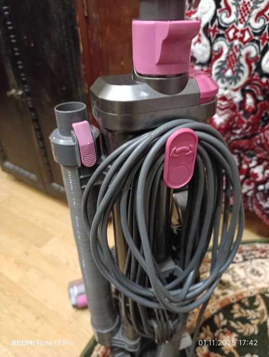 2 пылесоса один вертикальный ,новый,,Германия.2 dream,aккумулятор