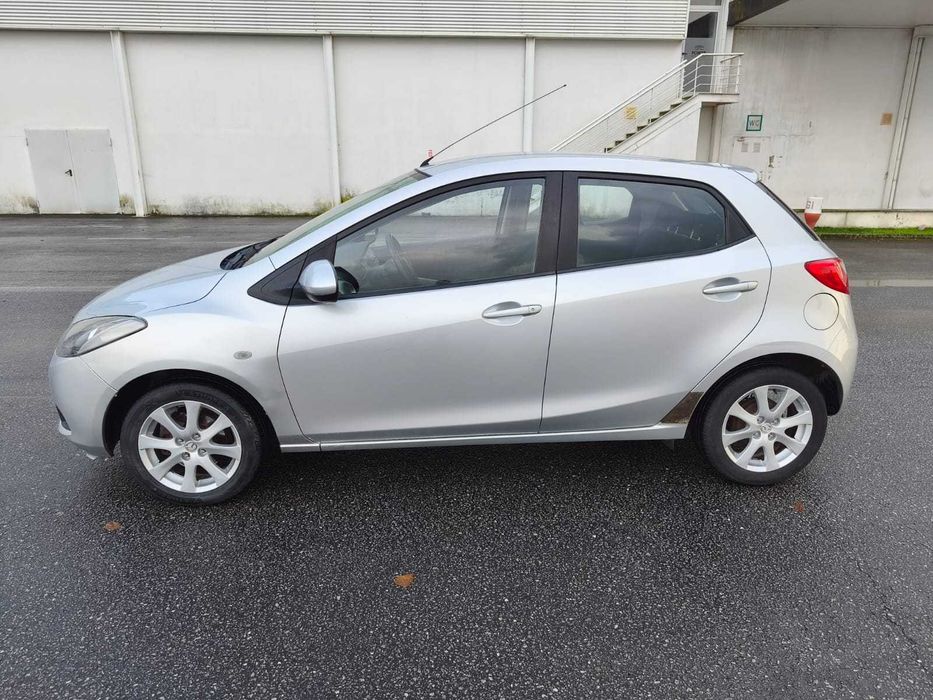 Mazda 2 100.000km como novo