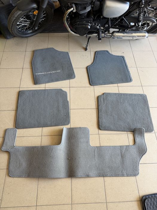 Chrysler Town & Country Oryginalne dywaniki welurowe 7 os
