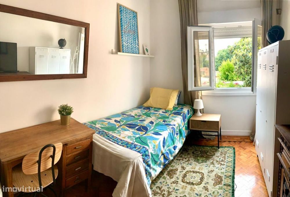 Quarto - localizado em Restelo Lisbon
