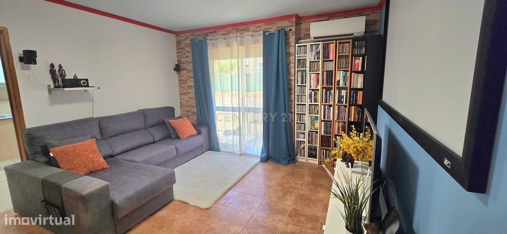 Apartamento T1 Moderno com Logradouro Privativo e AC – Monte da Capari