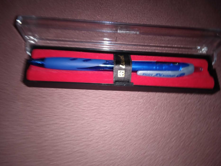 Ручка у футлярі нова
