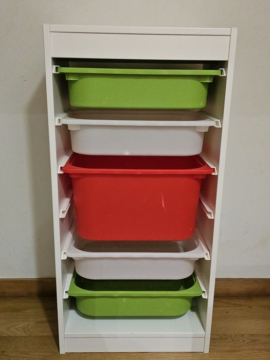 Móvel criança com gavetas para brinquedos