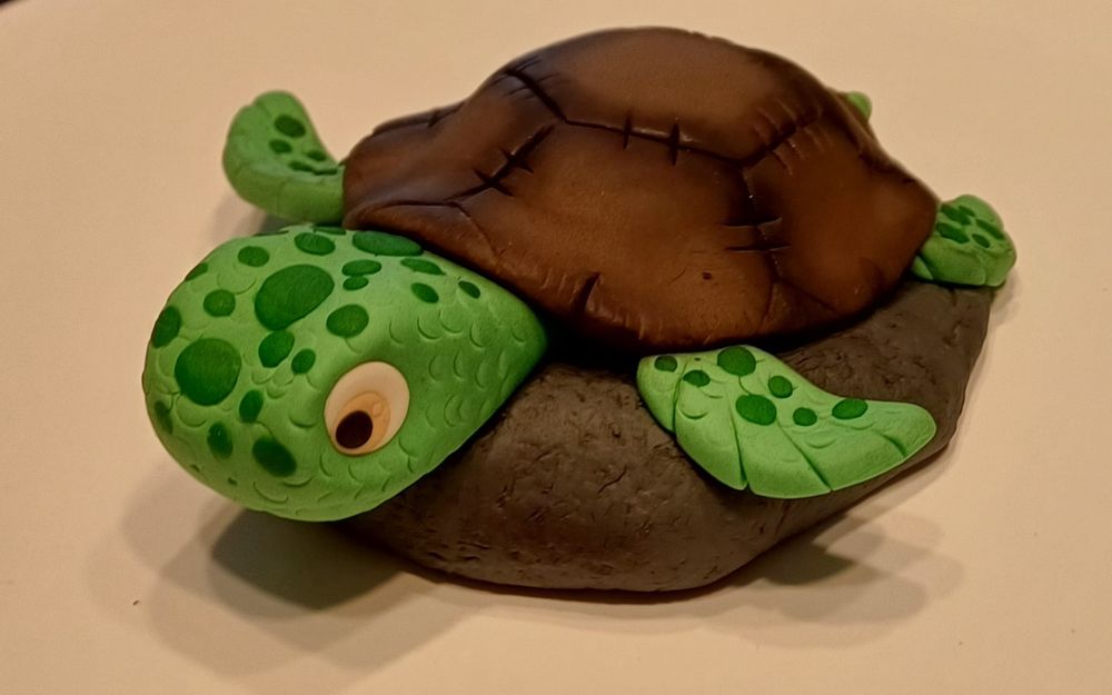 Dekoracje na tort z masy cukrowej