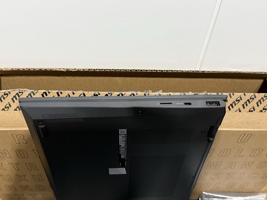 Laptop MSI Prestige 13 AI+ Evo 13.3” Oled Intel Ultra 9 32 gb ram 1 tb