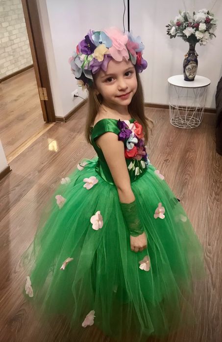 Прокат суконь і карнавальних костюмів. Рівне. Центр.