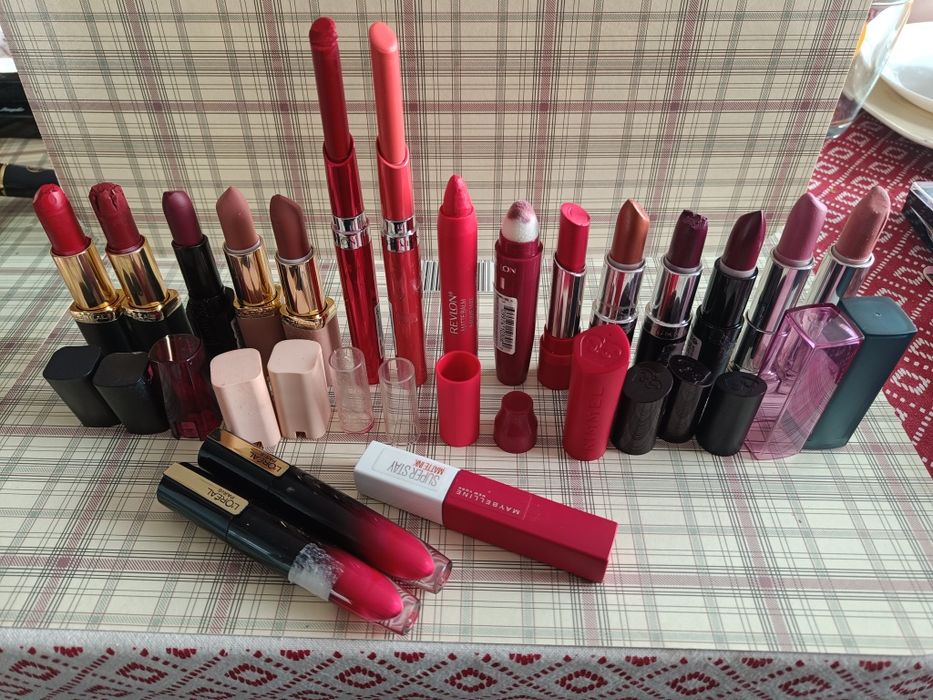Pomadka szminka błyszczyk loreal Revlon Maybelline rimmel