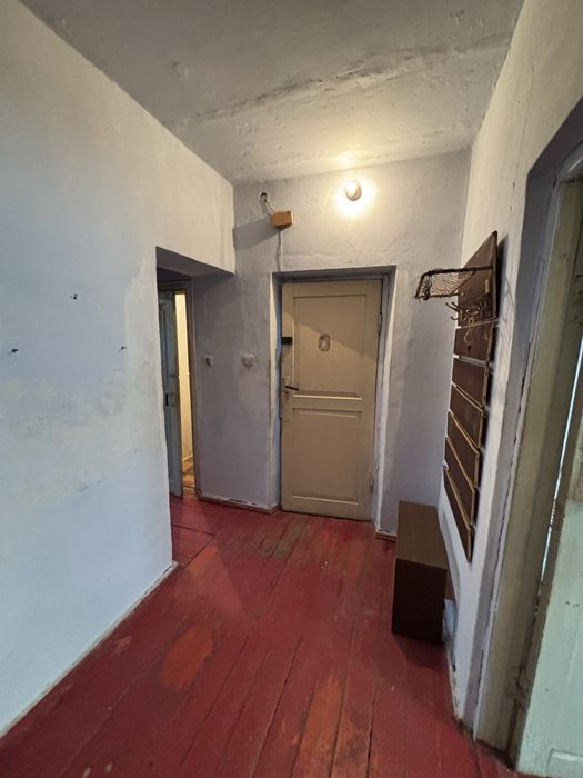 р 2-кімнатна квартира на 1 поверсі — зроби ремонт на свій смак!