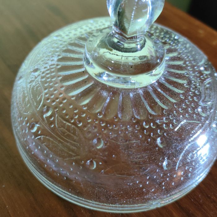 Stara szklana paterka, cukiernica.