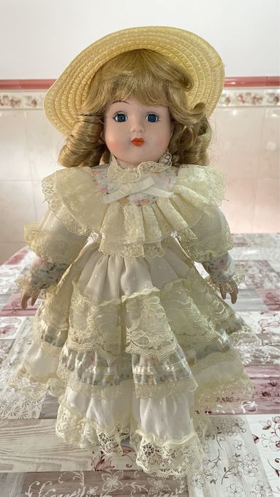 Bonecas de porcelana