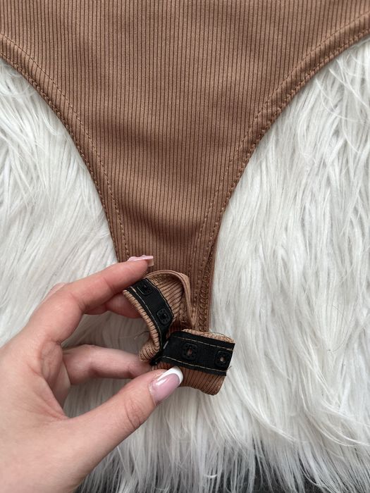 Prążkowane karmelowe body S 36