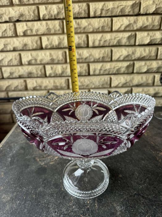 Хрустальная конфетница на ножке. Цветной хрусталь