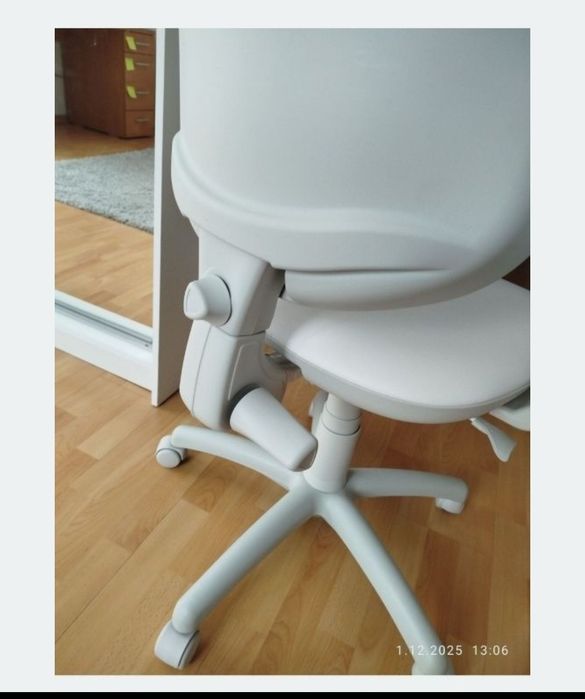Fotel obrotowy biały