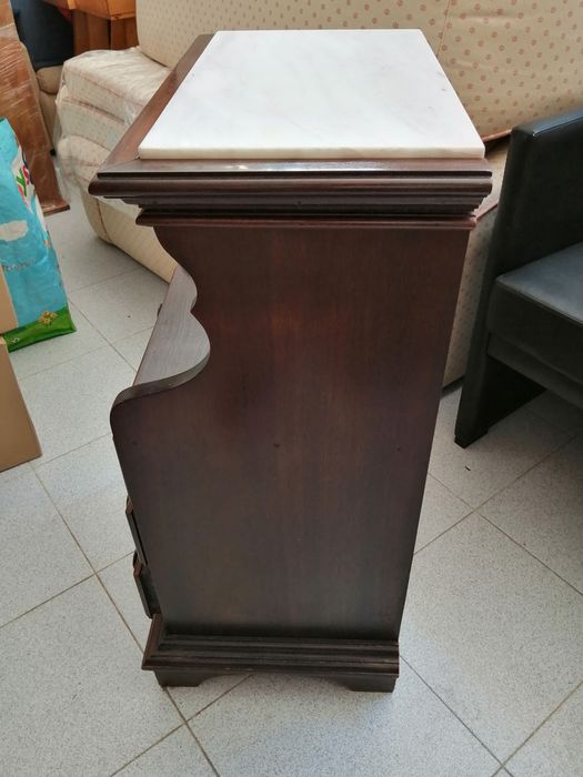 Mesa de cabeceira antiga