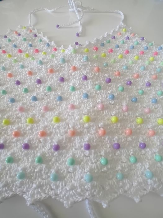 Top em croche sem costas com miçangas