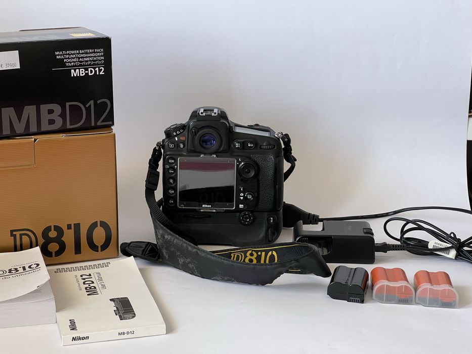 Nikon D810 com punho original Nikon MB-12 e 3 baterias